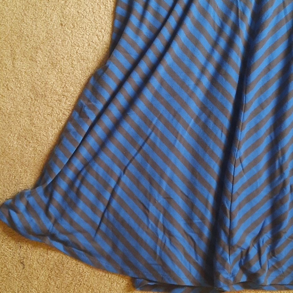 Skirt‎ - Picture 3 of 4
